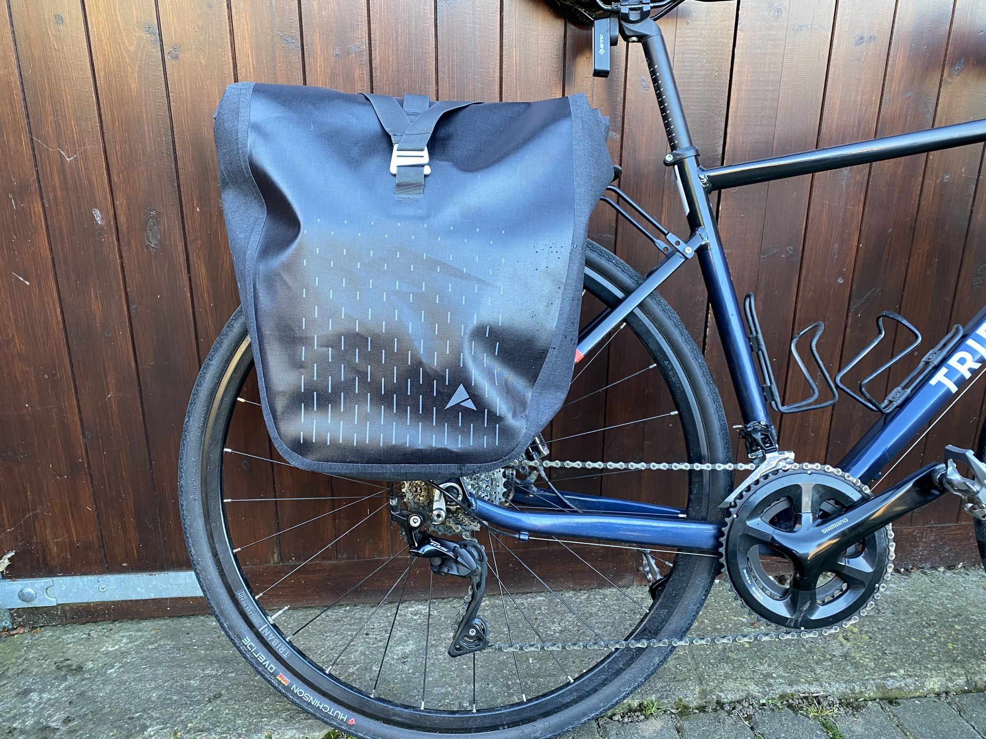 Image shows Altura Thunderstorm City 20 Pannier