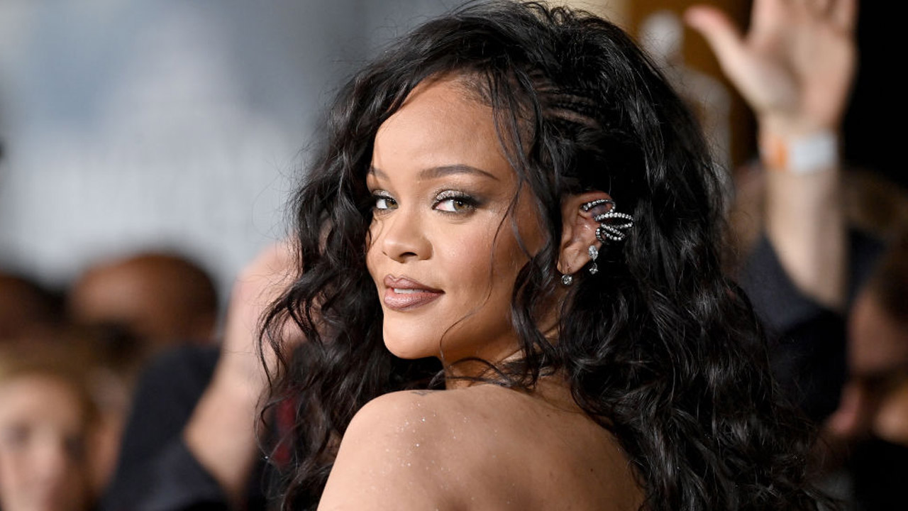 How to recreate Rihanna's iconic Super Bowl Halftime Show look