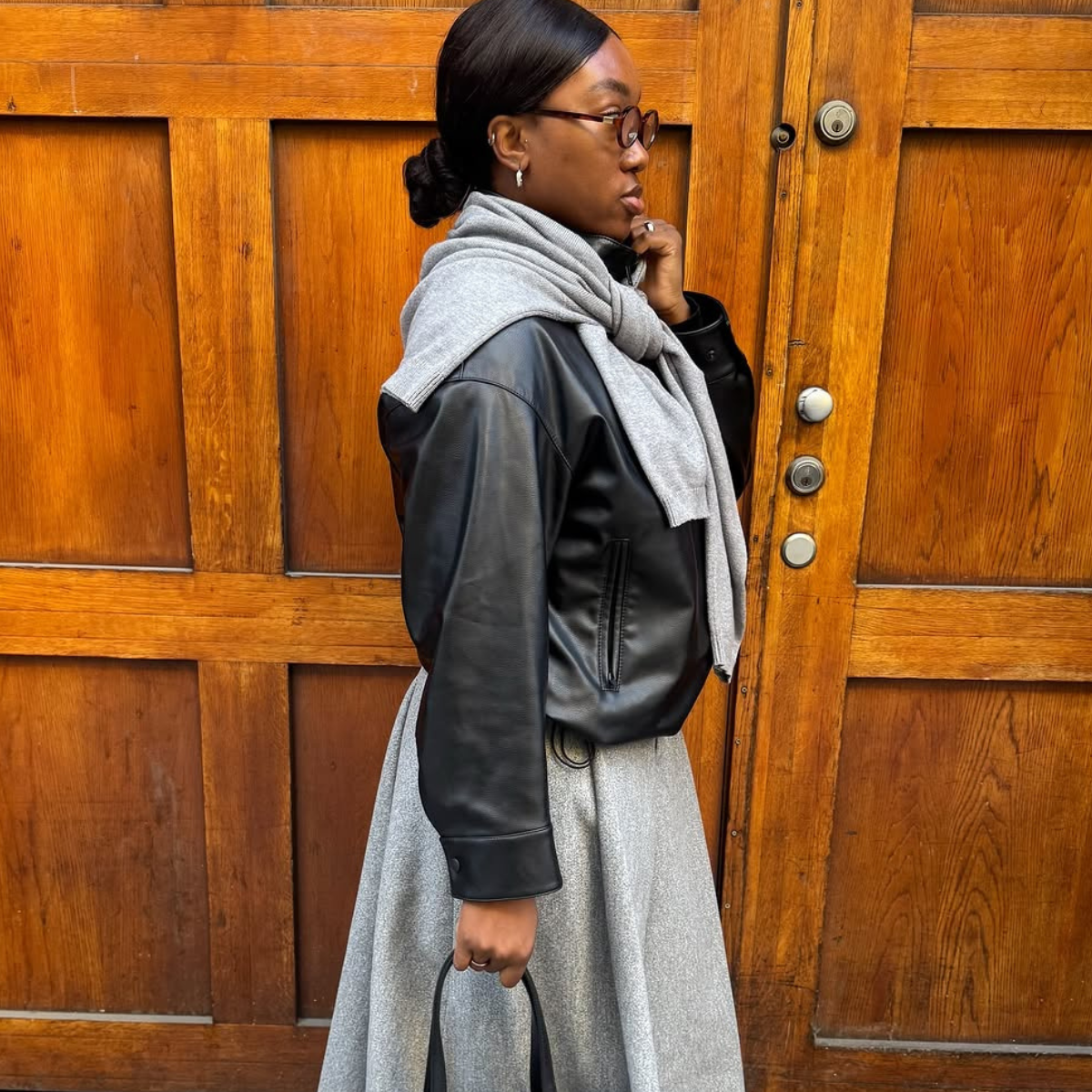 woman wearing fall ballet flats outfit 2025