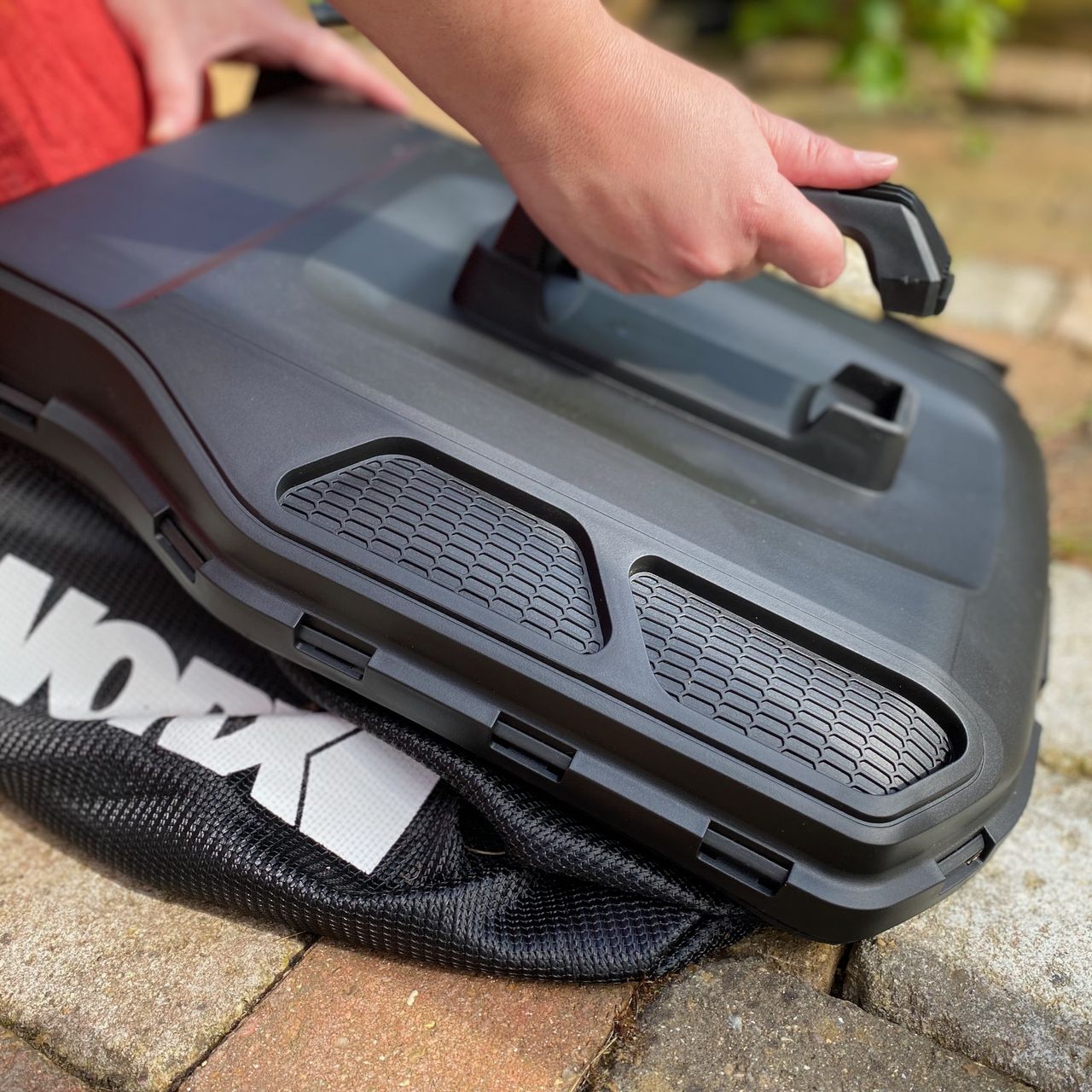 Attaching handle to Worx WG743E cordless lawn mower grass bag