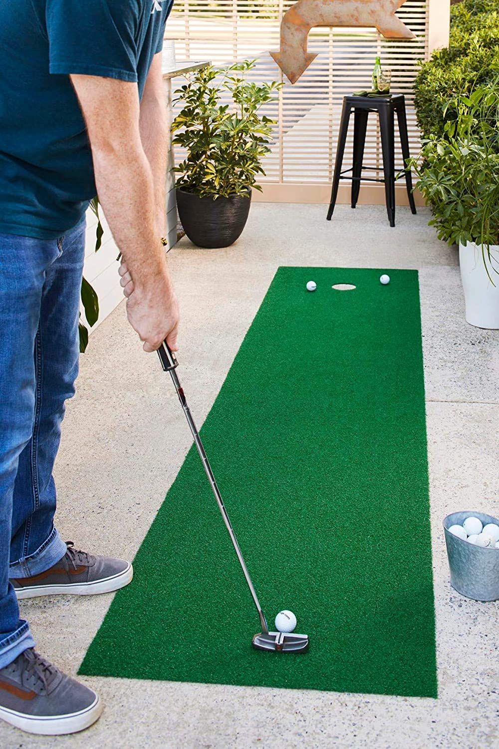 Backyard putting green