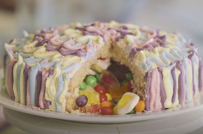 How to make a pinata cake