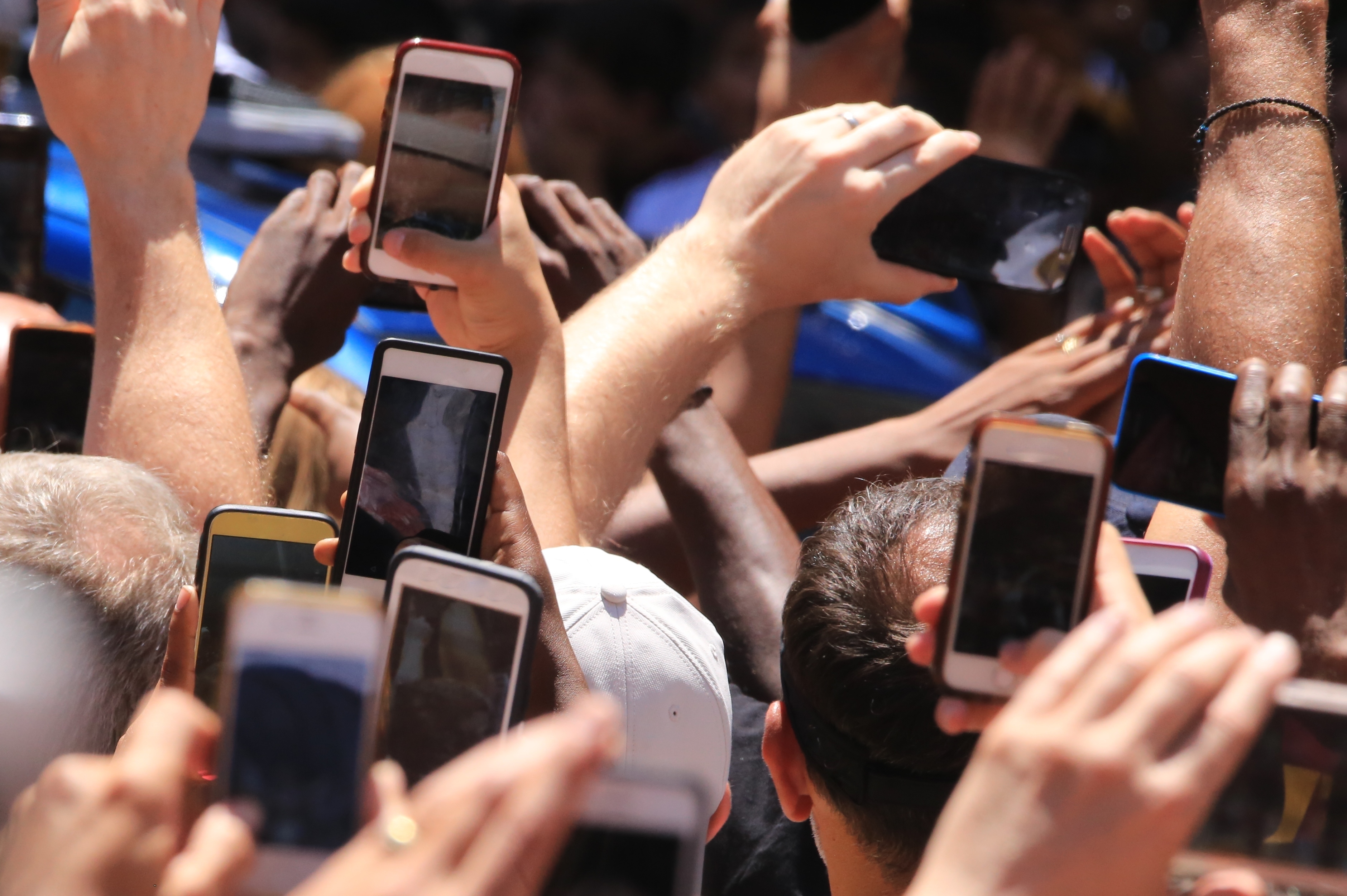 Fans using smartphones at a concert (Getty Images / Douglas Sacha)