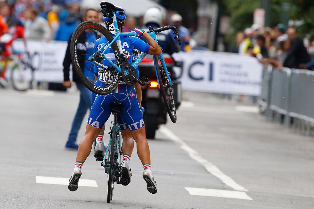 Giorgia Bronzini (Italy) had a mechanical in the closing stages