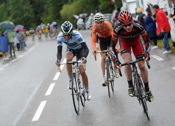 Alberto Contador, Sammy Sanchez and Cadel Evans power away from the peloton on the Col de Manse.