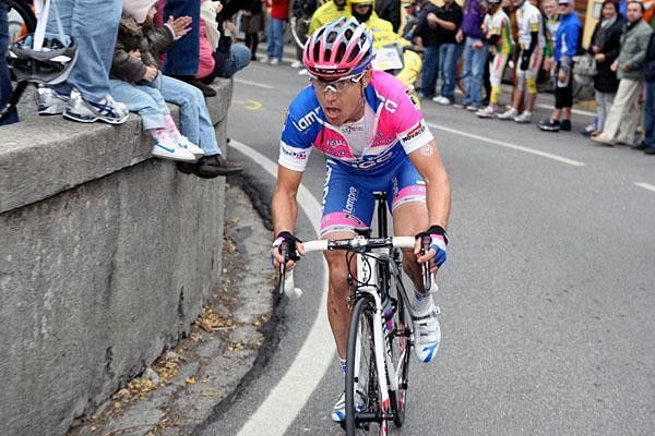 Cunego gives it his all in the break.