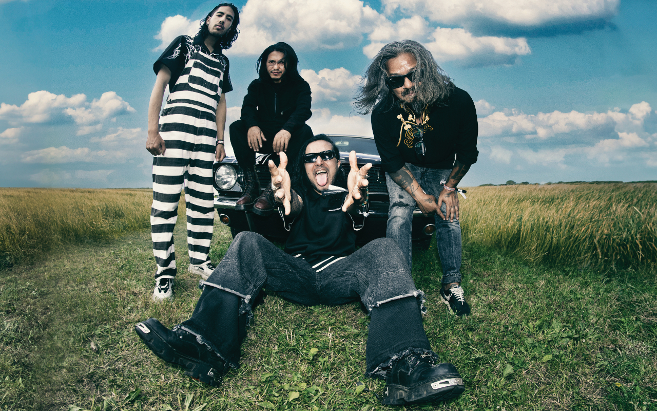 Underside sitting in the countryside