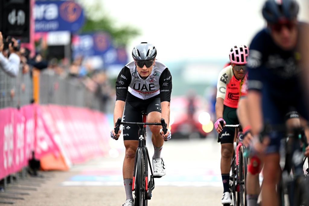 Jay Vine nearly taken out by his team car in Giro d'Italia | Cyclingnews