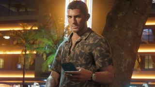 Jason, one of the protagonists of GTA 6, holding a phone.