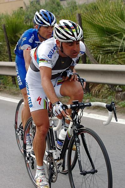 Paolo Bettini in pain after crashing and hurting the same rib he broke in Tirreno Adriatico
