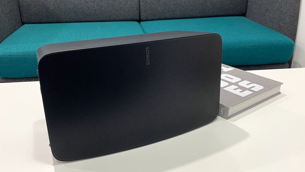 Sonos Era 300 vs Sonos Five which premium Sonos speaker is for you