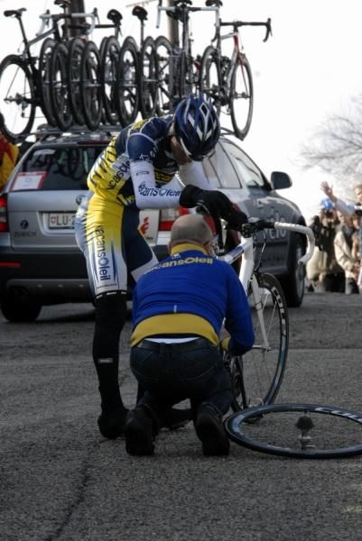 Alberto Ongarato (Vacansoleil Pro Cycling Team) gets a new rear wheel.