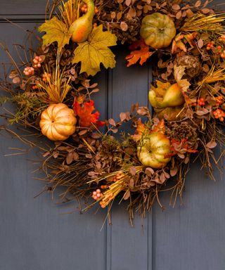 autumnal halloween wreath with pumpkins