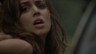 Eliza Dushku looking frightened in Wrong Turn