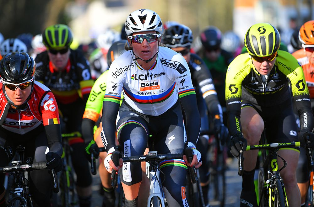 Chantal Blaak wears rainbow jersey for the first time in 2018 at Omloop Het Nieuwsblad