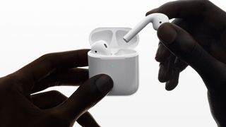 Apple AirPods (2019) vs Apple AirPods