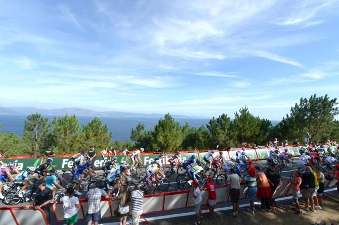 The peloton enjoy the views on stage 4 of the Vuelta a Espana