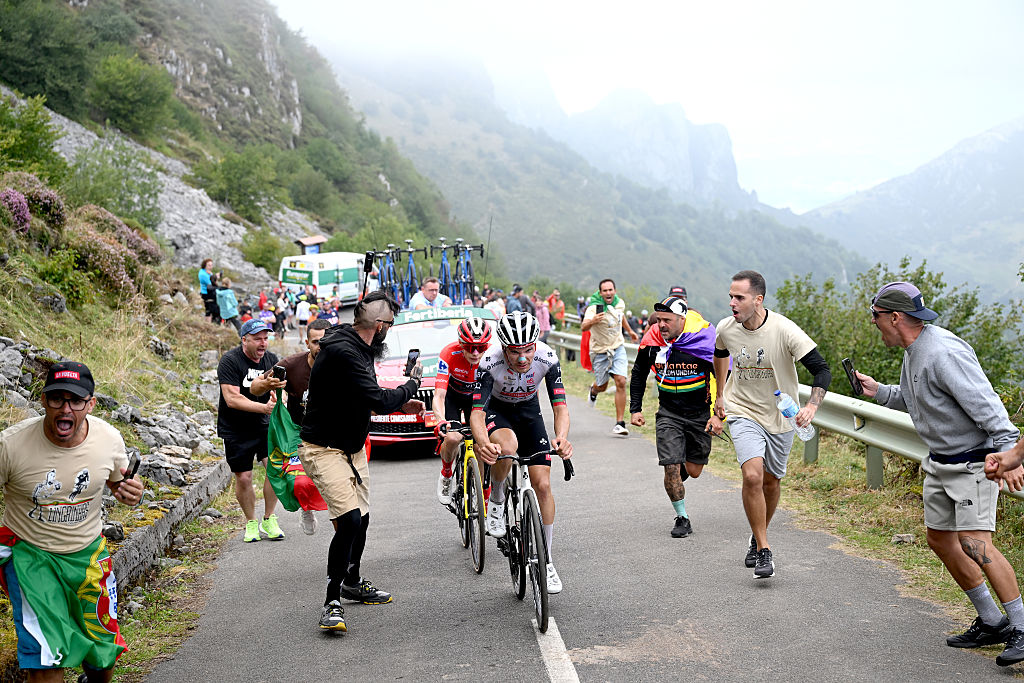 L&#039;ANGLIRU, SPAIN - SEPTEMBER 05: (L-R) Jonas Vingegaard of Denmark and Team Visma | Lease a Bike - Red Leader Jersey and stage winner Joao Almeida of Portugal and UAE Team Emirates - XRG compete climbing to the L&#039;Angliru while fans cheer during the La Vuelta - 80th Tour of Spain 2025, Stage 13 a 203.7km stage from Cabezon de la Sal to L&#039;Angliru 1556m / #UCIWT / on September 05, 2025 in L&#039;Angliru, Spain. (Photo by Dario Belingheri/Getty Images)