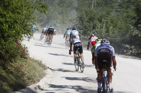 Riders struggled on the dirt roads