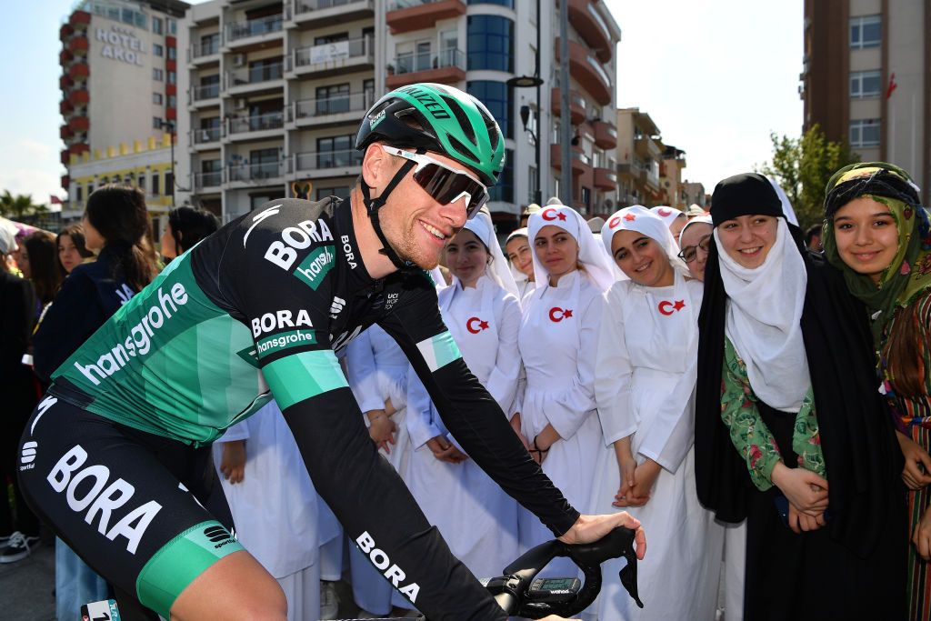 Sam Bennett at the start of stage 3