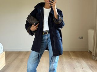 @smythsisters outfit selfie in barn jacket and jeans