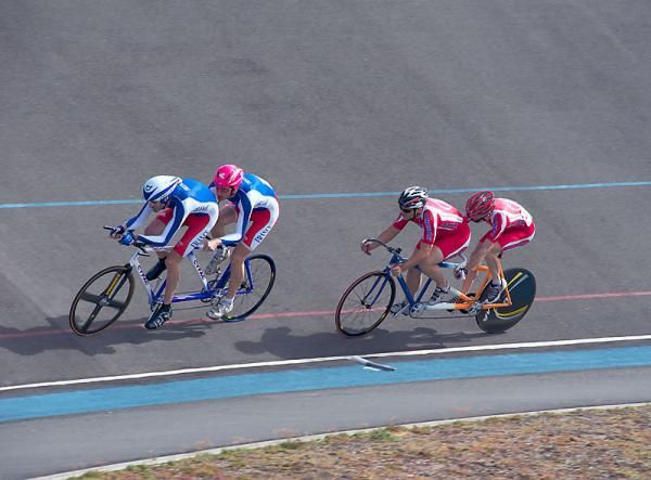 Olivier Donval (stoker) and Olivier Derquene on their way to a second French Title in tandem pursuit.