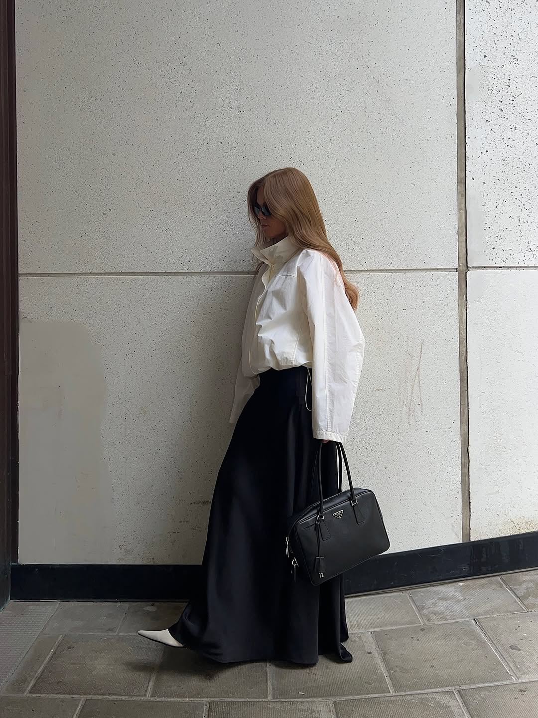 woman wearing neutral color pointed toe shoe trend 2025