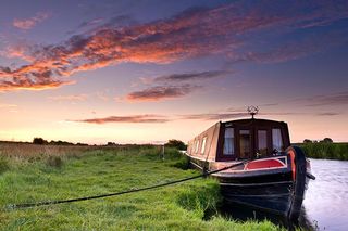 Narrowboat at dawn