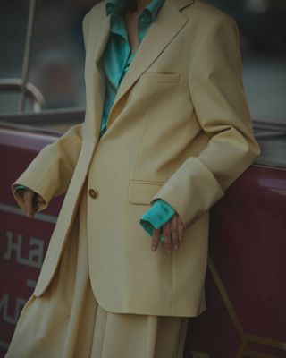 Lesyanebo ss20 features a tailored pale yellow suit