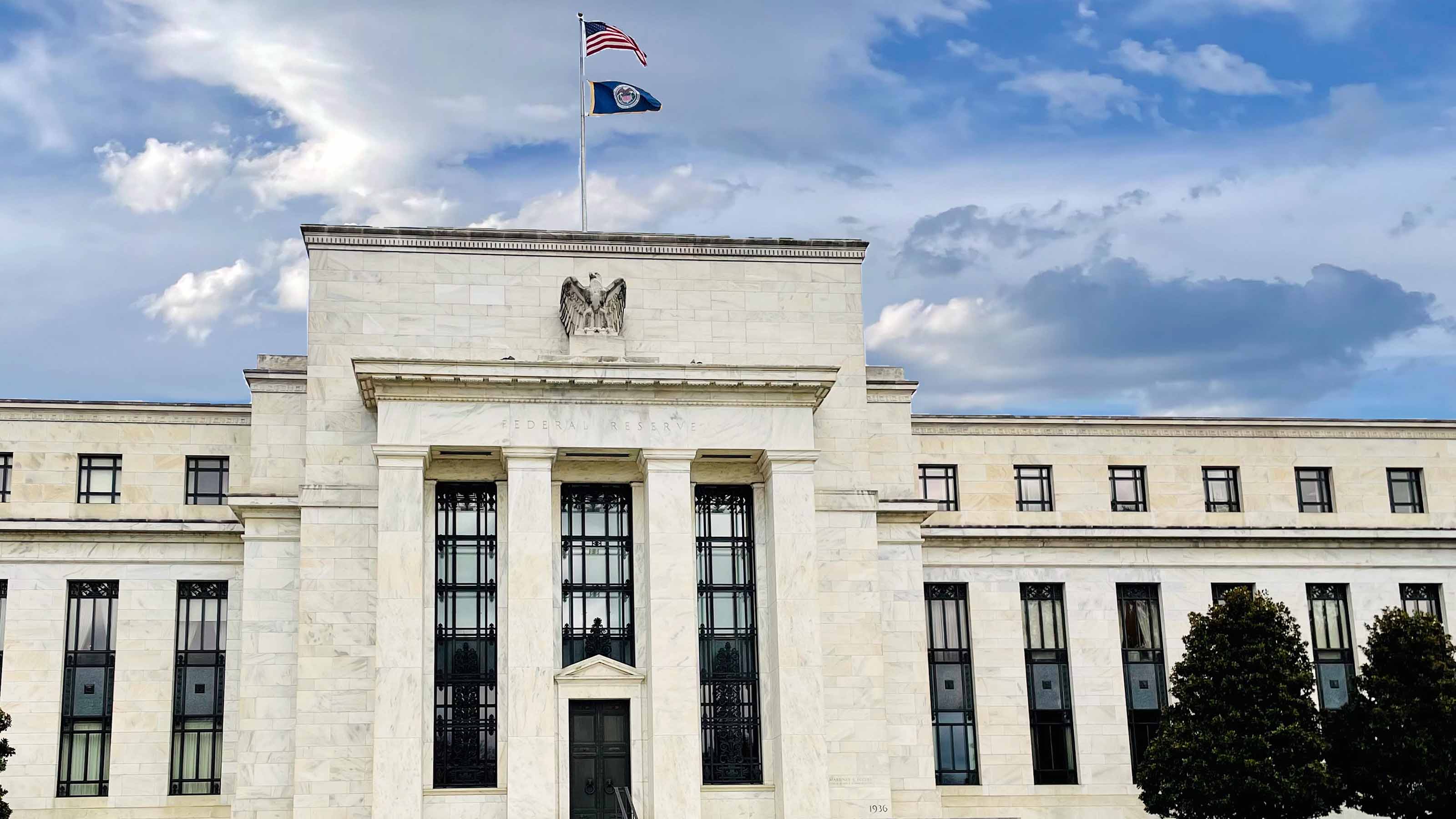 federal reserve building interest rate hikes