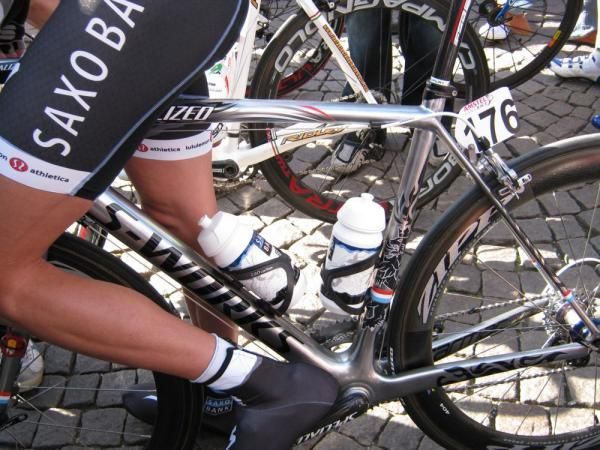 Fr&auml;nk Schleck (Saxo Bank) has a custom decorated Specialized bike