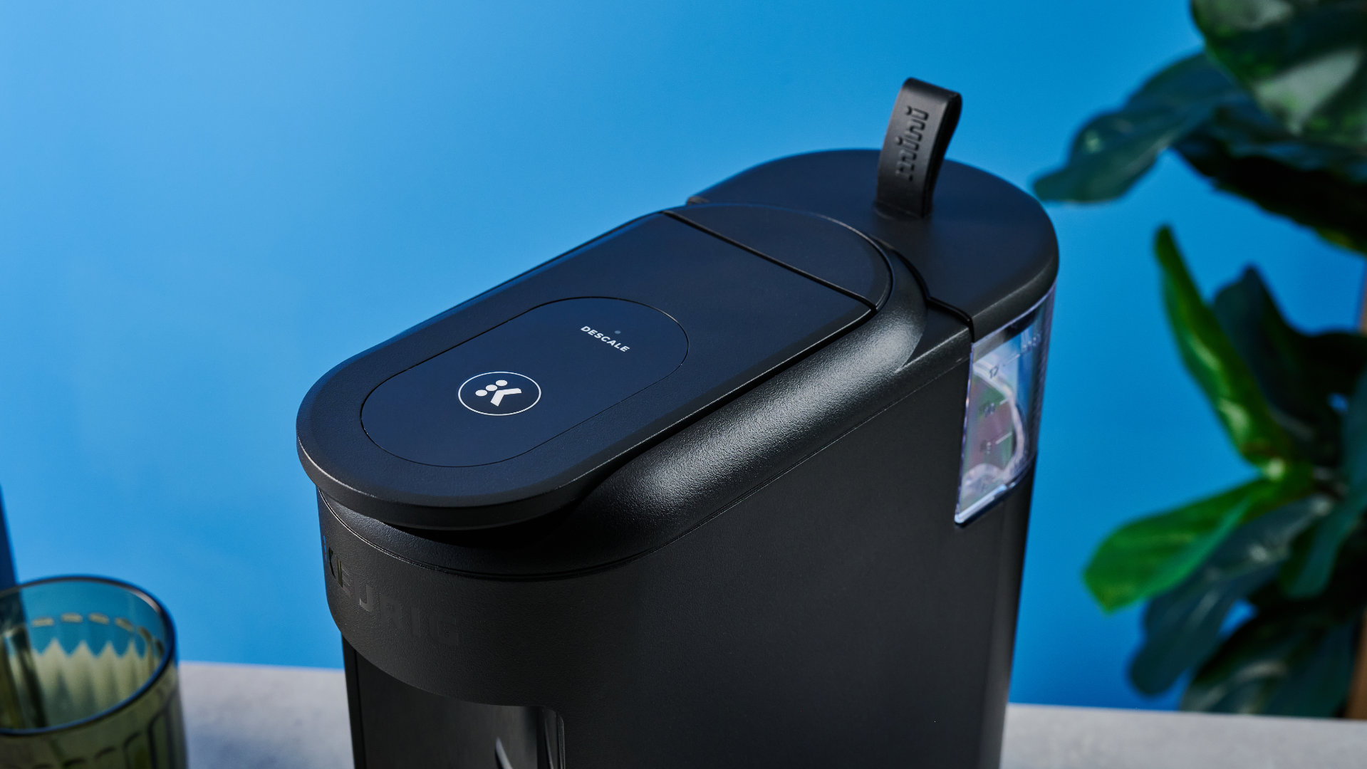 the keurig k-mini mate coffee maker photographed with the blue tom's guide background