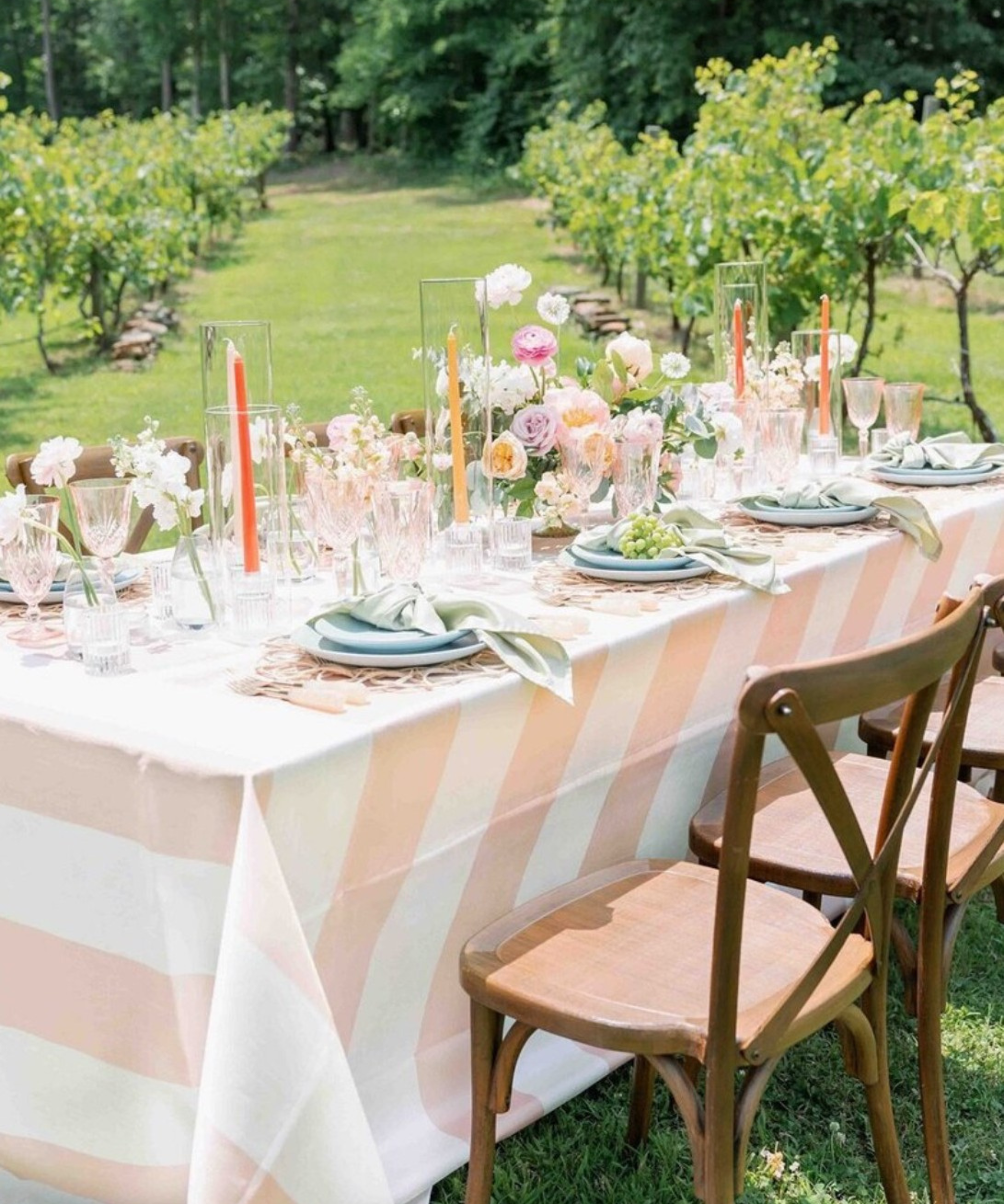 summer table with pink and white theme