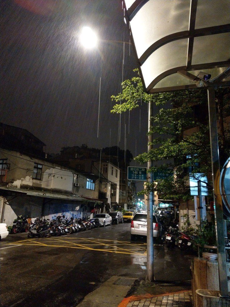HTC U11+ sample