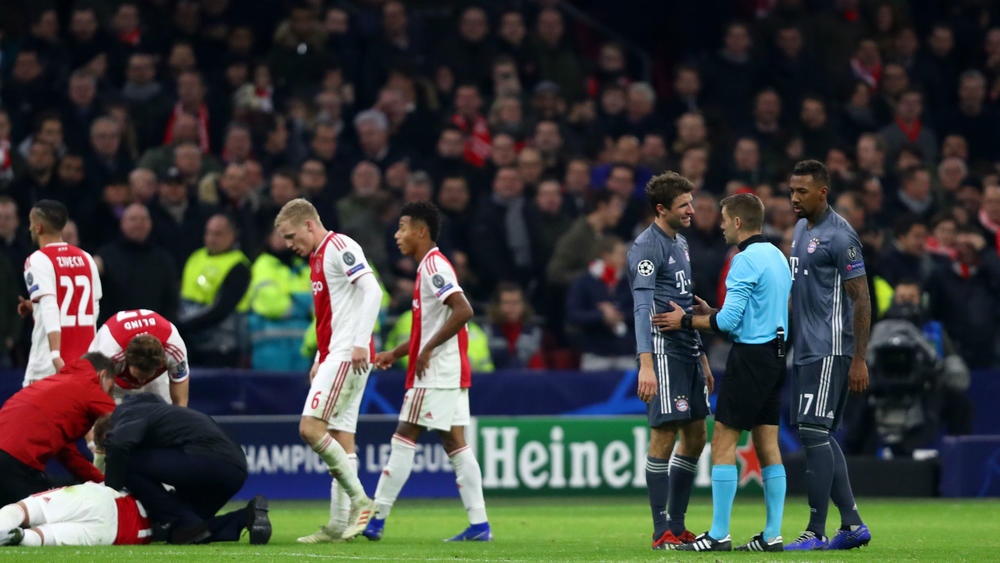 Muller Apologises To Tagliafico For Kick To The Head Fourfourtwo