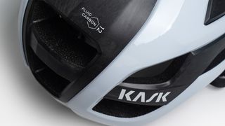 Close up on the Fluid Carbon 12 shell on the Kask Elemento helmet