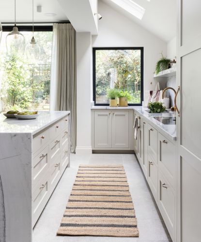 How to organize kitchen cabinets to improve traffic flow | Homes and