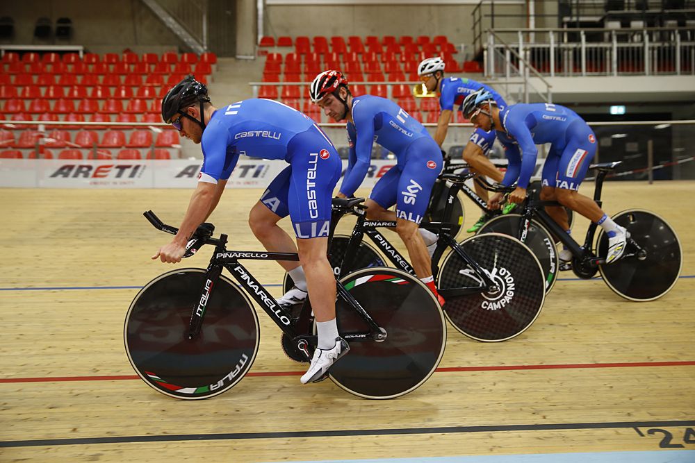 The Italian team pursuit squad training for the European Track Championships