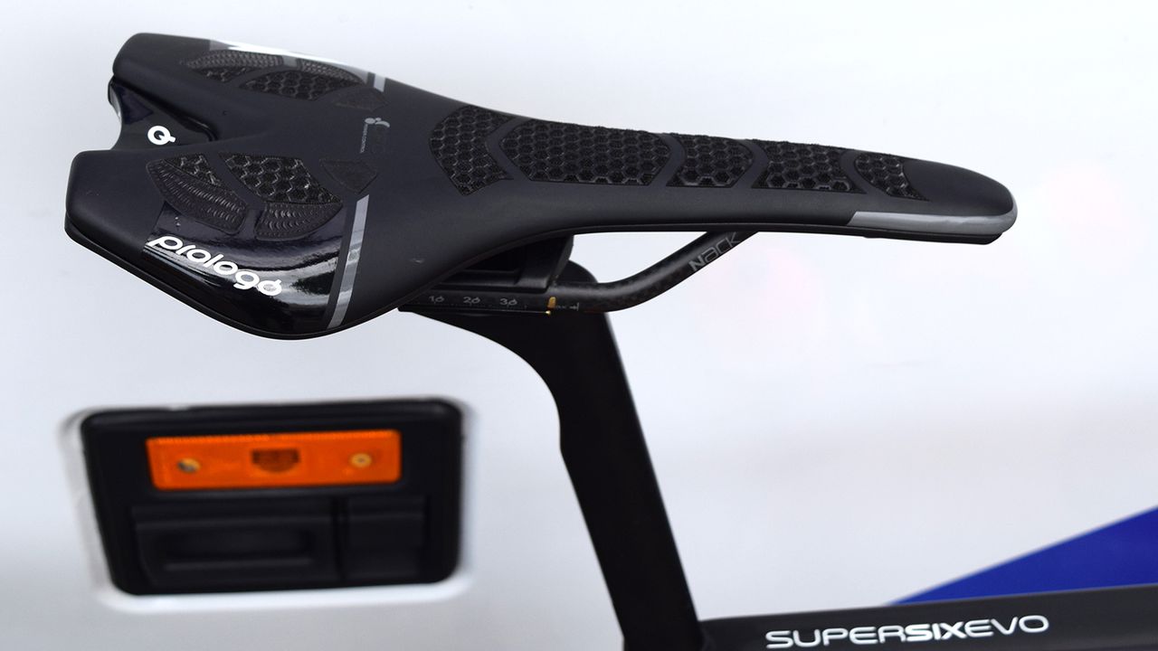 The Prologo Nago C3 CPC saddle features a wrath of textured finishing in order to prevent sliding back and forth