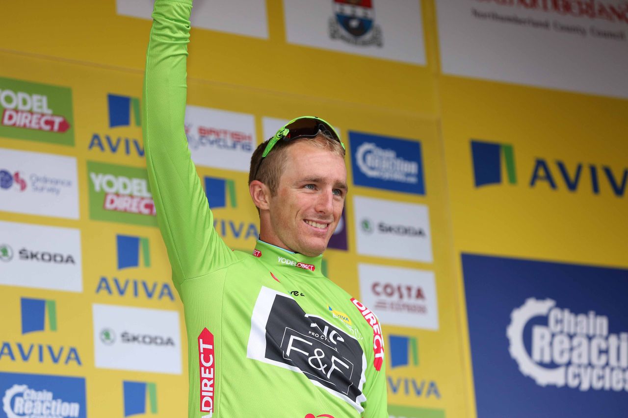 Peter Williams in the green jersey