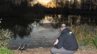 How to catch carp in winter - a man night fishing in winter