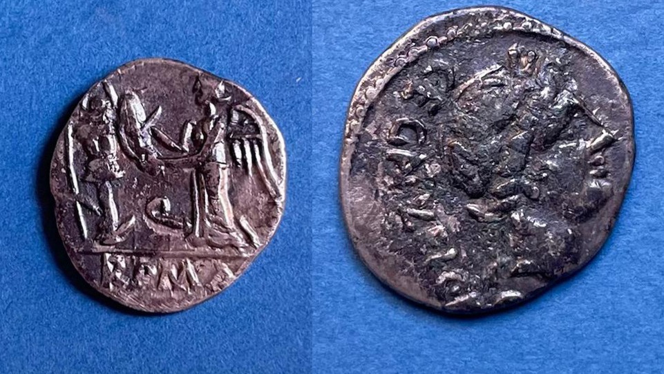 The front and back of Roman coins