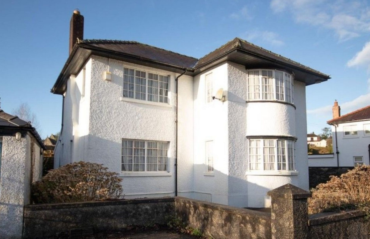 A view of the front of the 1930s renovation property