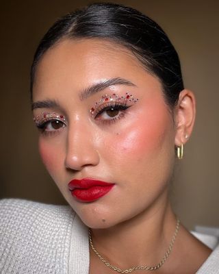 Woman wearing a Christmas makeup look.