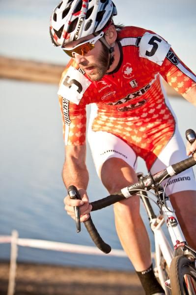 Geoff Kabush (Maxxis - Rocky Mountain) helped to keep the pressure on today.