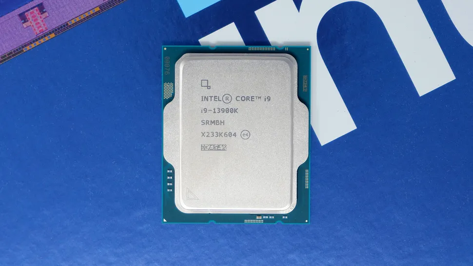 Чип Intel Core i9 13900K Raptor Lake на рекламной коробке