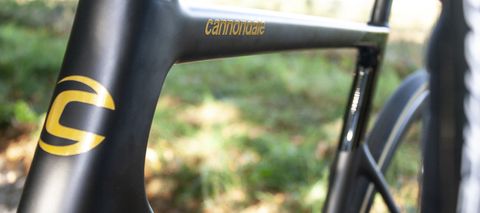 A close up of the head- and top-tube on the Cannondale supersix evo 3