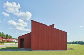 Side view of red house with twin mono-pitched roofs, Simonsson House, Sweden, by Claesson Koivisto Rune