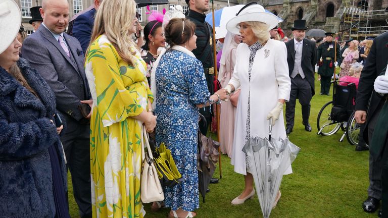 Queen Camilla ‘really Stepped It Up’ With Garden Party Outfit | Woman ...