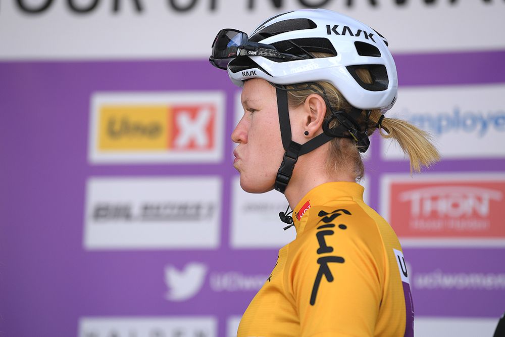 Jolien d'Hoore in yellow before the start